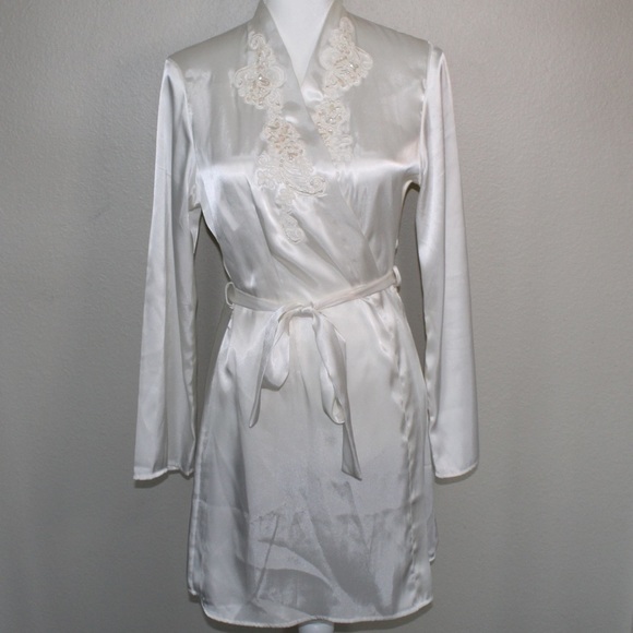 Pink Victoria Secret Vintage Y2k White Silky Embroidered Robe - Size Small - Picture 2 of 13